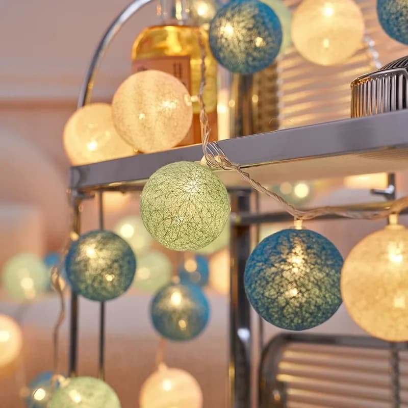 Catena di Luci Natalizie a 10/20 LED con Palline di Cotone, Lampada Decorativa per Casa, Esterni, Ghirlande, Matrimoni e Feste