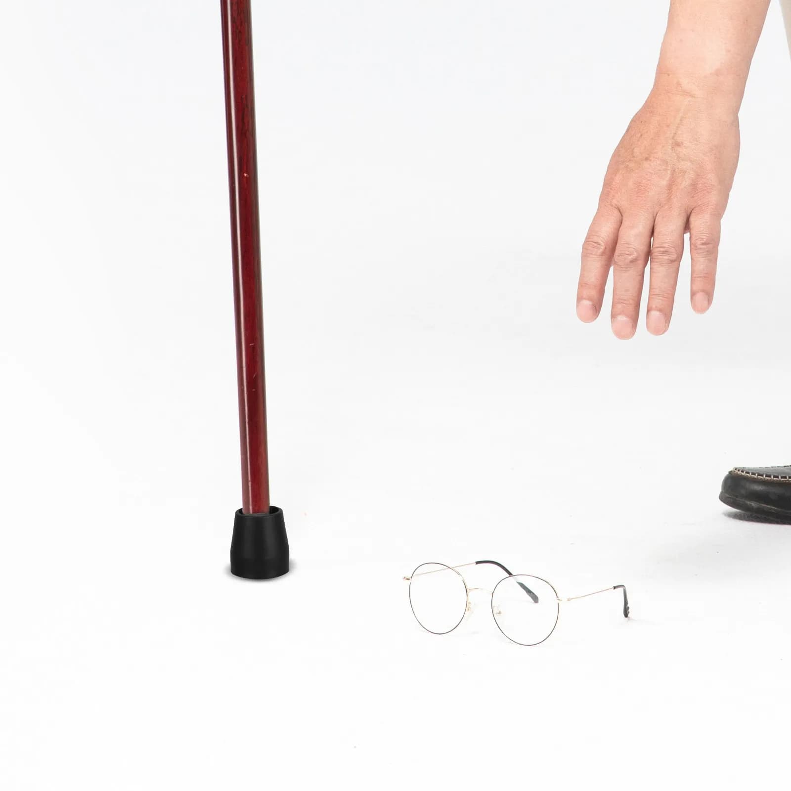 6 Pezzi Punte in Gomma Antiscivolo Resistenti all'Usura per Bastoni da Trekking, Ghetta, Deambulatori, Gambe di Sedie con Piastra in Acciaio Inossidabile Integrata