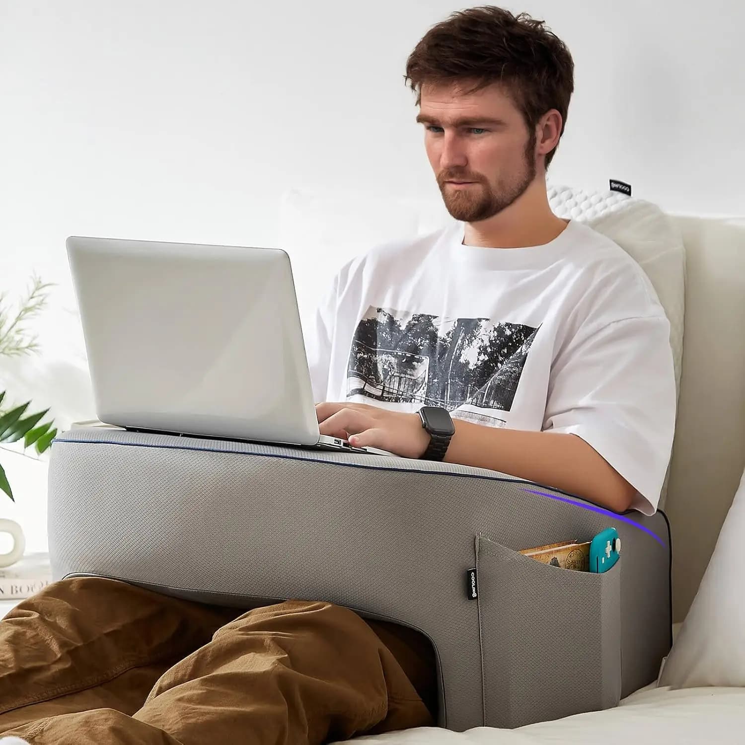 Cuscino Lap Desk Extra Large in Memory Foam con Braccioli e Tasca per Leggere, Lavorare a Letto, sul Pavimento, sul Divano - Grigio