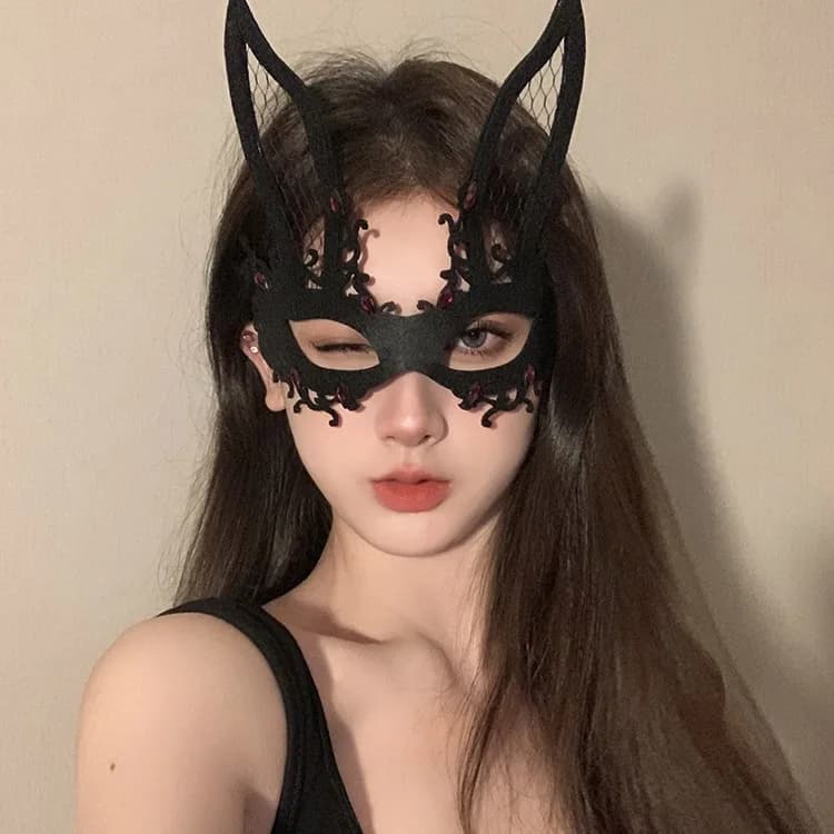 Half-face disguise mask, floral design, black venetian party eye cover, adjustable strap, costume ball decoration for New Year's events