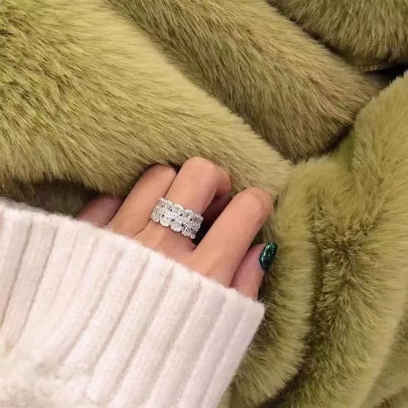 Anello di Design di Nicchia di Alta Gamma con Diamanti, Elegante e Raffinato per Donne, Anello da Indice alla Moda