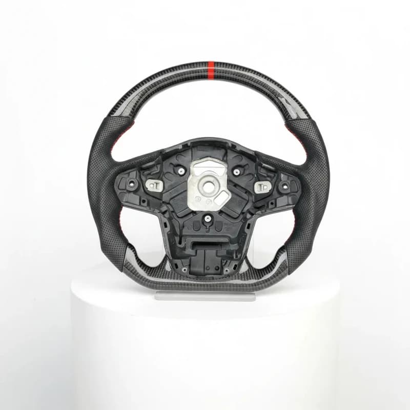 Volante in Fibra di Carbonio con Cuciture Rosse e Anello Centrale Rosso