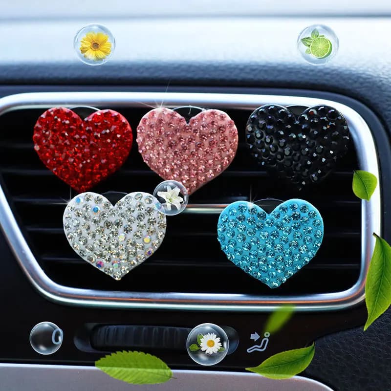 Clip per aromaterapia per presa d'aria per auto Clip per profumo a forma di cuore con diamante Clip per deodorante per profumo Aroma Accessori per interni auto