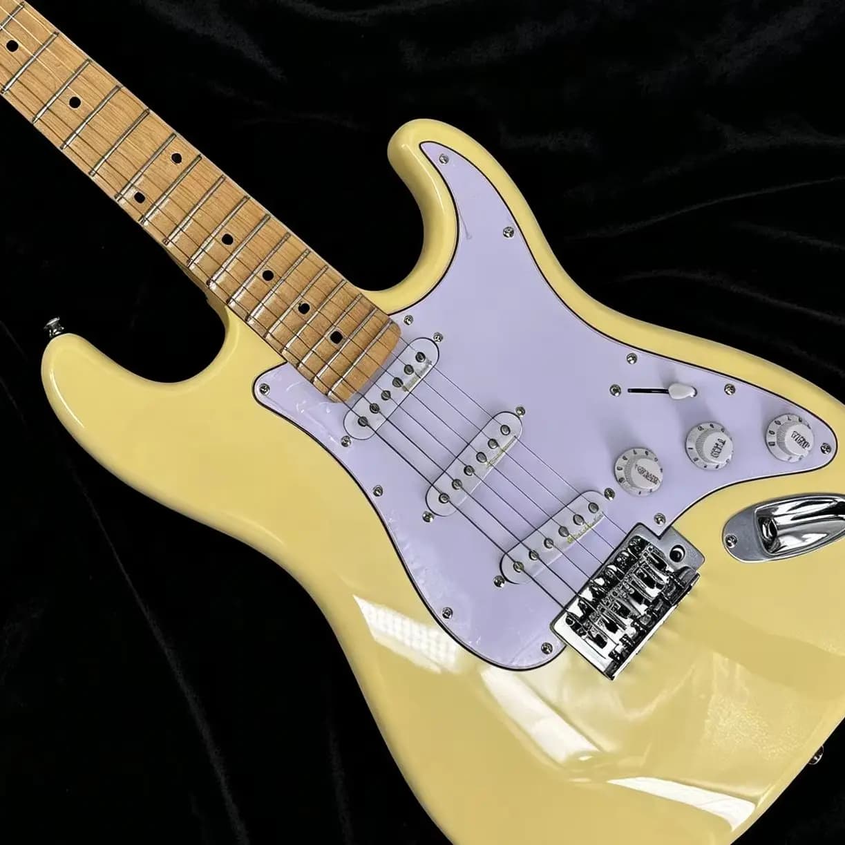 Chitarra Elettrica Personalizzata Malmsteen a 6 Corde, Tastiera in Acero Scalloped Giallo Crema, Regalo a Tema Chitarra Elettrica, Spedizione Gratuita