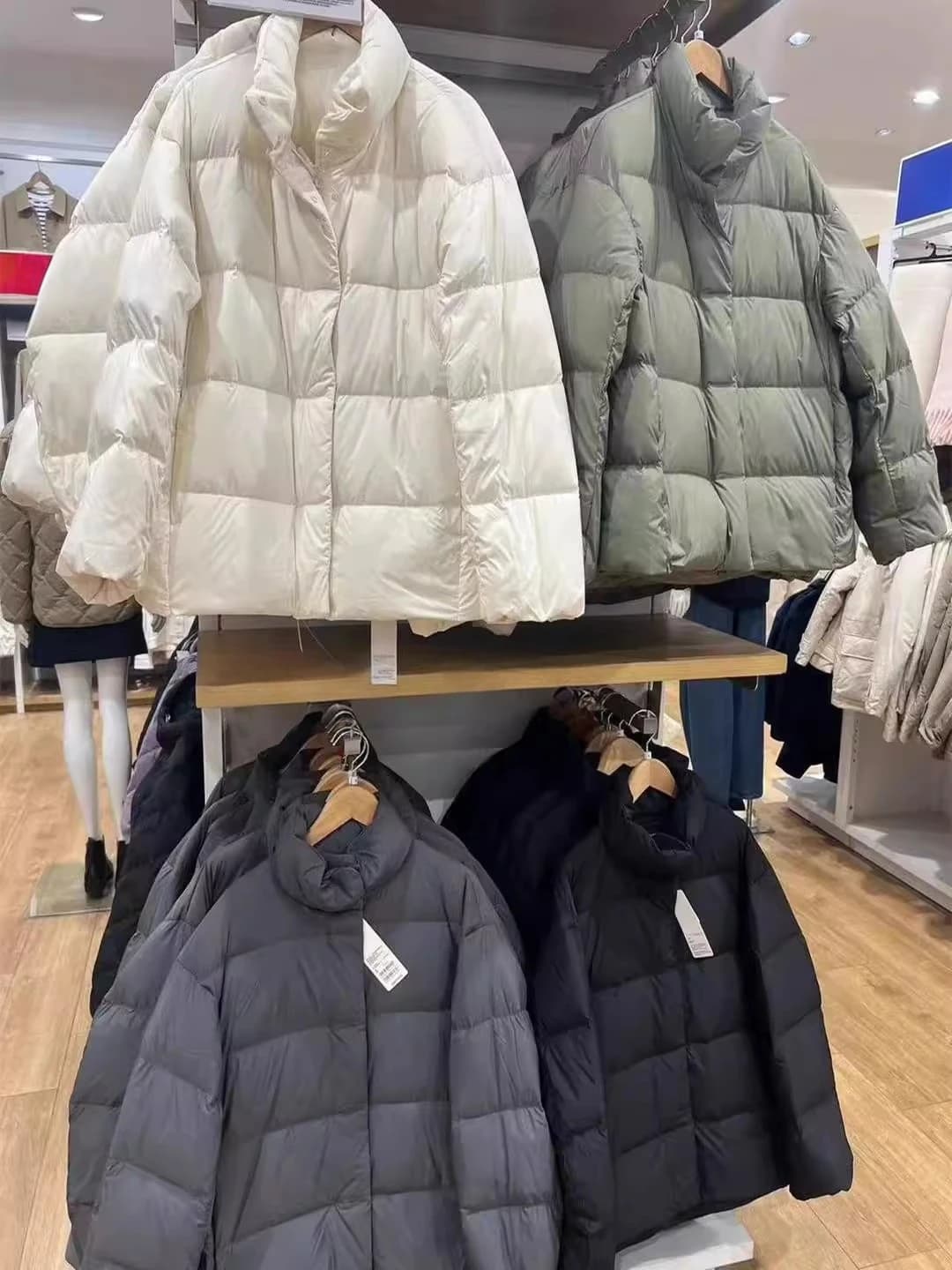 Piumino da donna Cloud Sensation con collo alto, caldo e confortevole, ideale per l'essay, nuovo stile invernale 469901