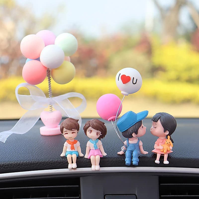 Accessori per auto Coppia di cartoni animati carini Ornamenti per palloncini per bambole mobili Auto Simpatico coppia che si bacia Decorazione per auto per bambole Ornamenti per palloncini
