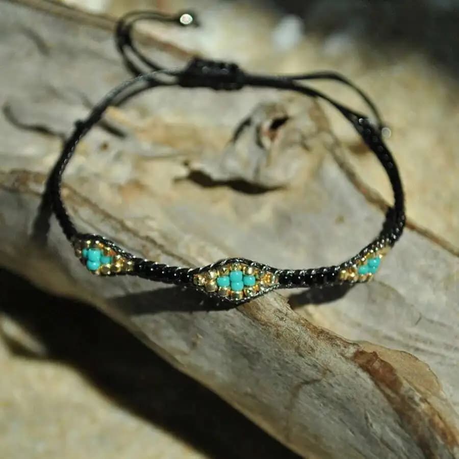 Bracciale regolabile intrecciato nero con perline turchesi e oro, realizzato a mano per donne, gioielli in stile boho.
