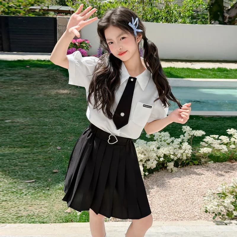Costume Scolastico Estivo per Ragazze, Stile Preppy, Camicia Bianca a Maniche Corte con Cravatta Nera e Gonna Plissettata 2026