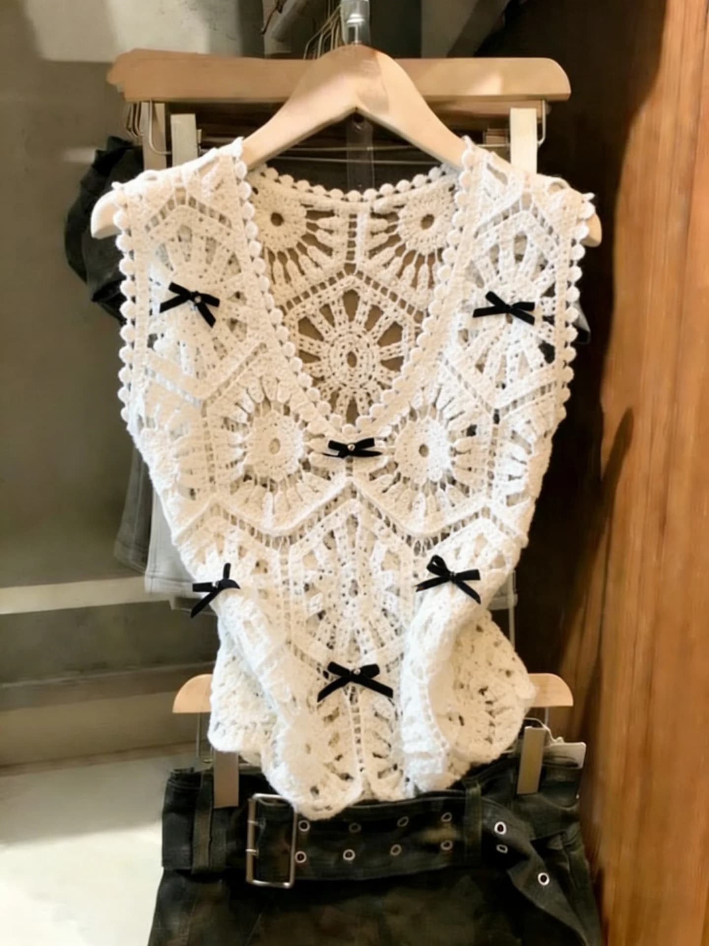 Retro V-Neck Lace Knot Hollow out Sleeveless Vest Women's Summer New Style Layered Slimming Versatile Top