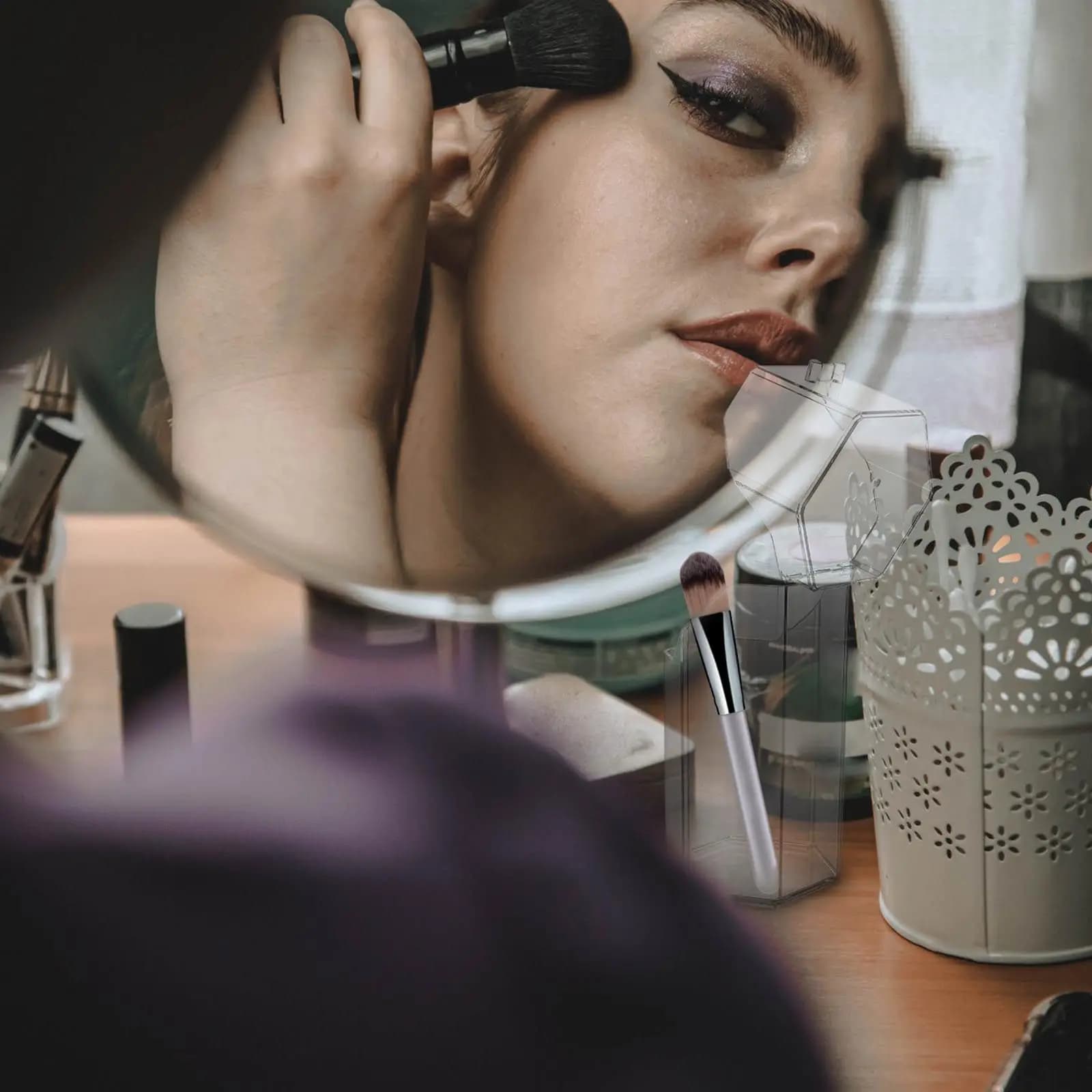 Organizzatore per Pennelli da Trucco in Acrilico Trasparente, Stile a Conchiglia, Lavorazione Raffinata, Superficie Liscia, Contenitore da Scrivania per Cosmetici
