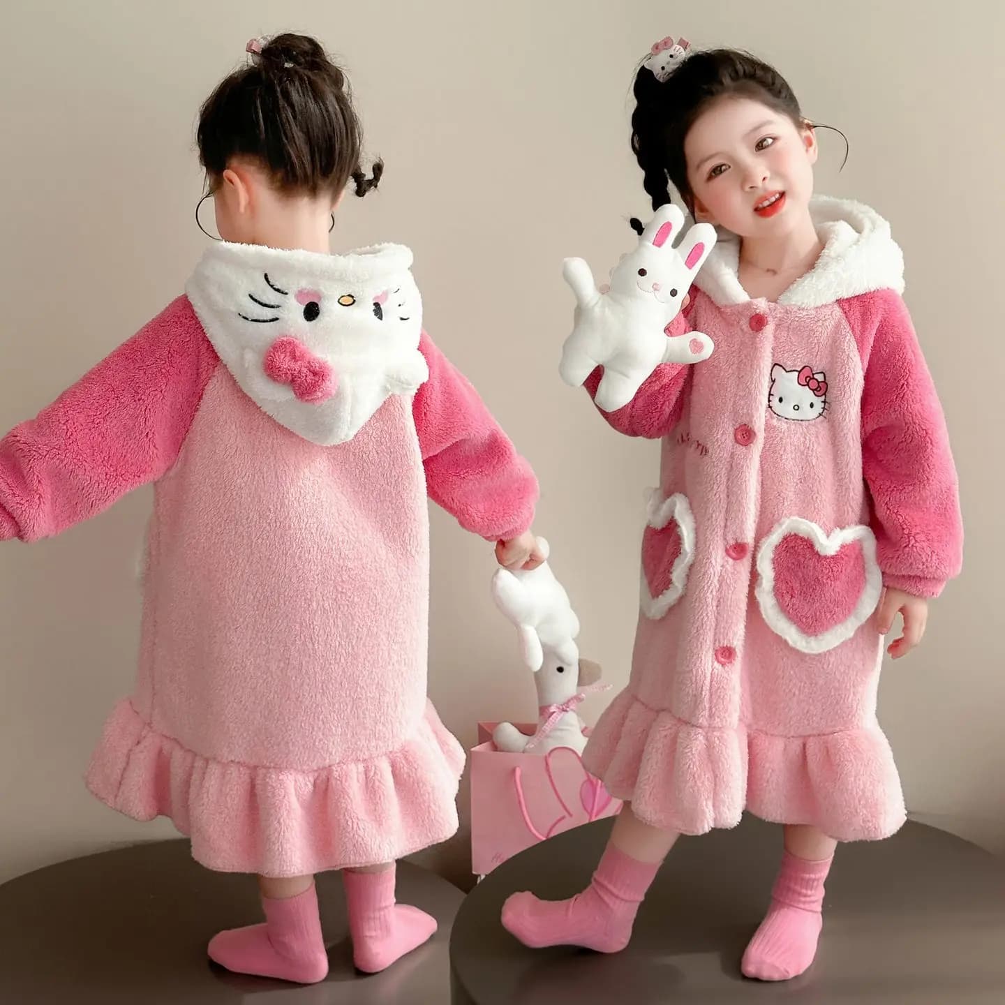 Sanrio Kawaii Ragazza Peluche Pigiama Veste Inverno Cartoon Hello Kitty Pigiama per bambini Anime Coral Fleece Caldo Addensare Camicia da notte con cappuccio