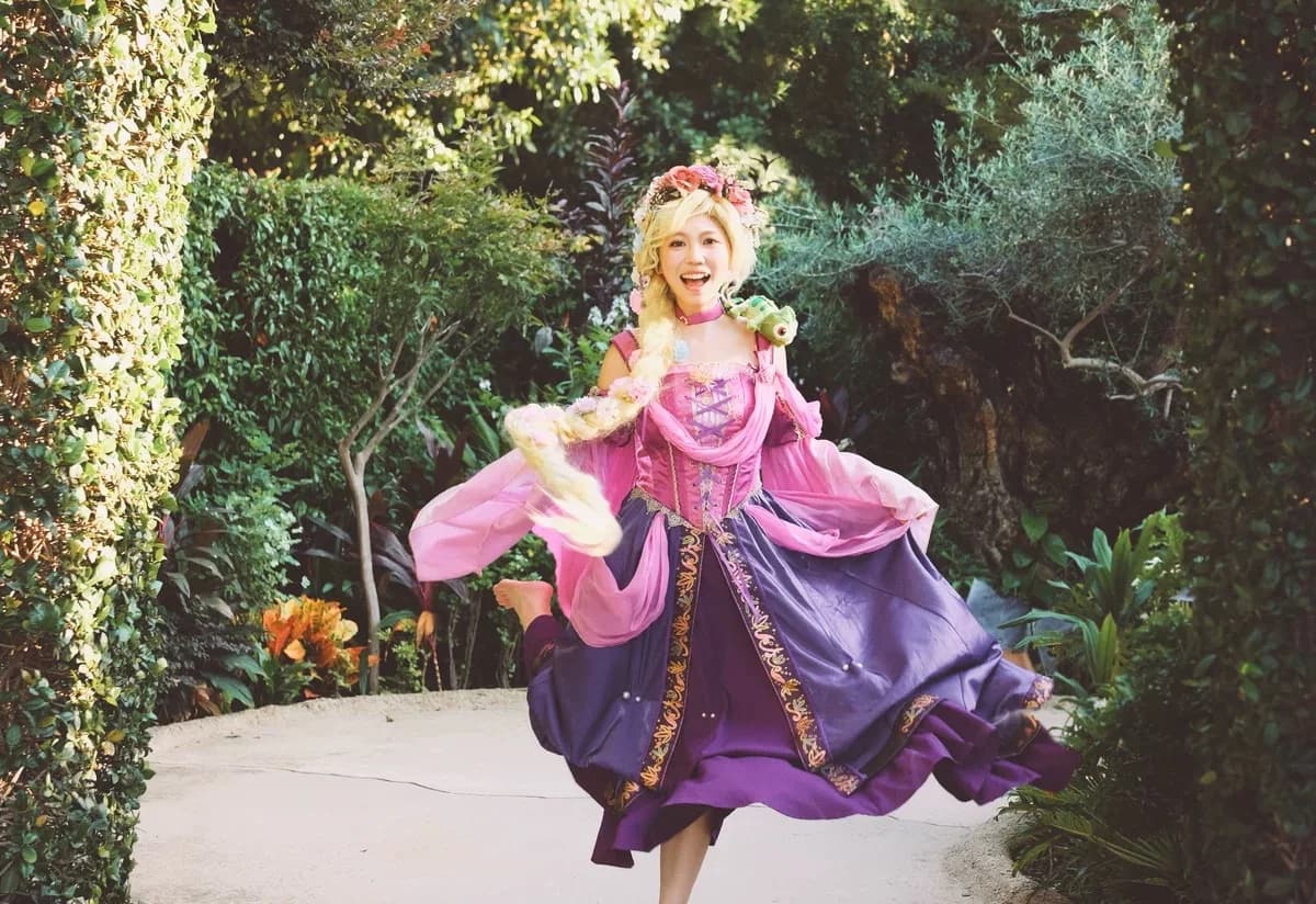 Rapunzel Movie Cosplay Medieval Costume Splendid Girl Adult Princess Dress Cover Uniform Halloween Necklace New Rapunzel Set