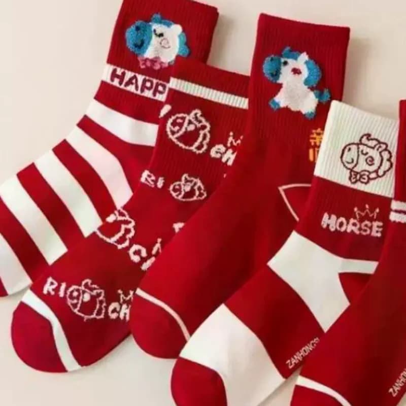 1 paio di calzini a tubo medio caldi autunno/inverno con simpatici cartoni animati dello zodiaco, anno del cavallo, calzini rossi per Capodanno, stile regalo, colore casuale