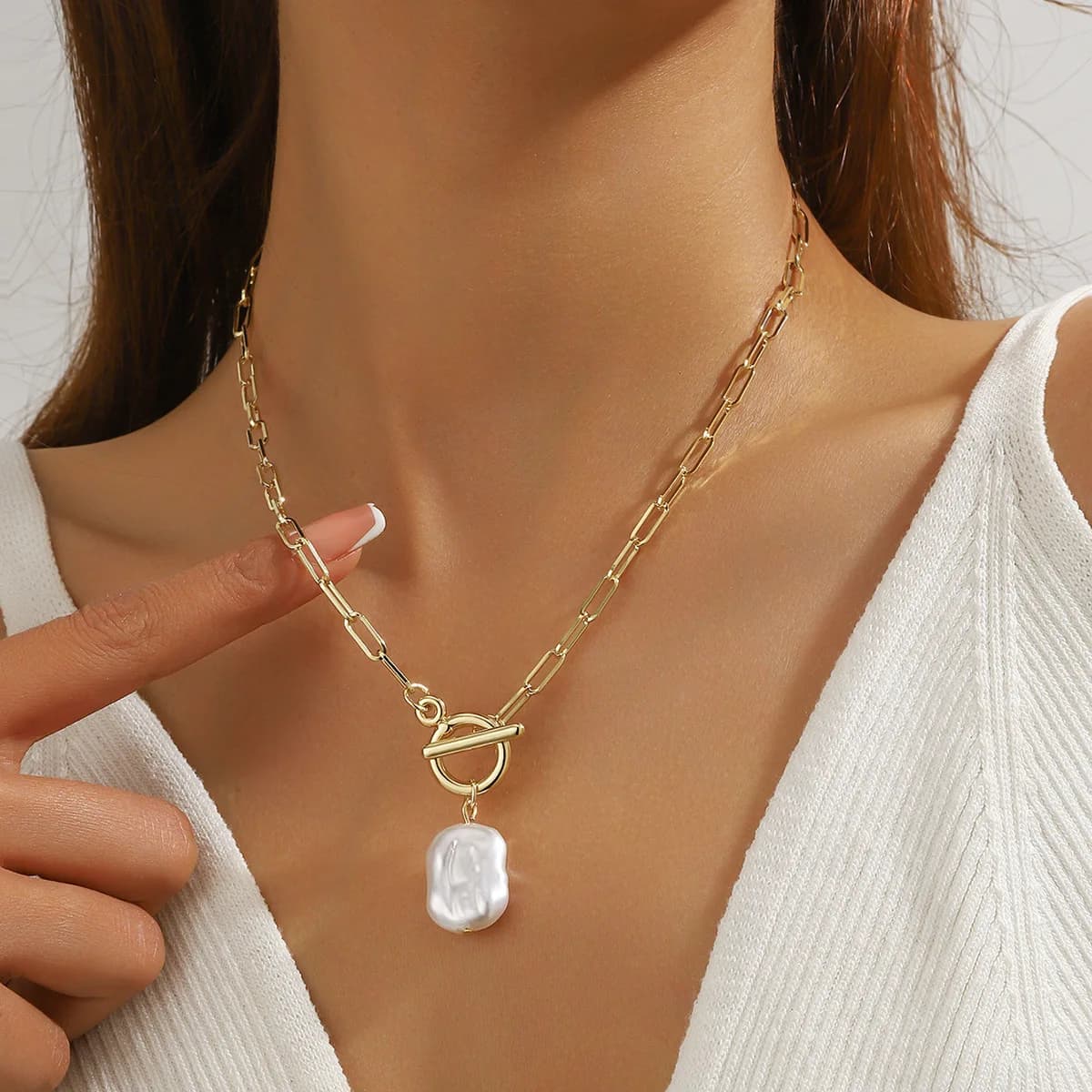 Vintage Baroque Pearl Necklace Women's Luxury Jewelry Multilayer Chain with Golden Clavicle Premium Accessories Gifts