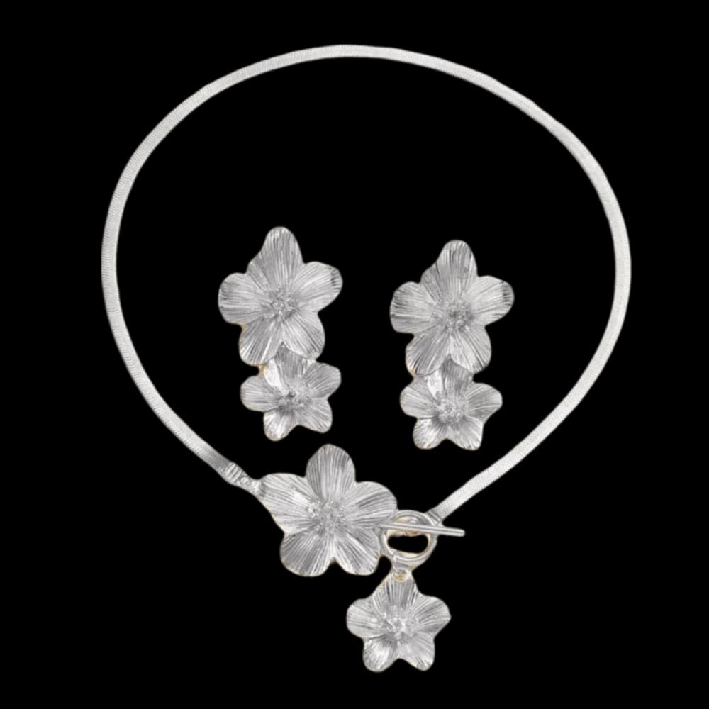Set di 3 Pezzi: Collana con Ciondolo Floreale Elegante, Orecchini Floreali con Chiusura OT Esagerata, Set di Gioielli in Metallo Stile Ferro con Collana a Catena Serpente