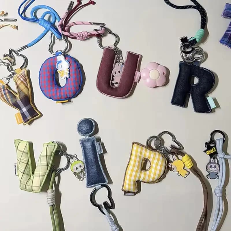 POPMART THE MONSTERS PIN FOR LOVE Series Lettera Ciondolo Scatola misteriosa Scatola cieca Guess Bag Giocattoli Bambola Anime Figura Ornamenti Regalo