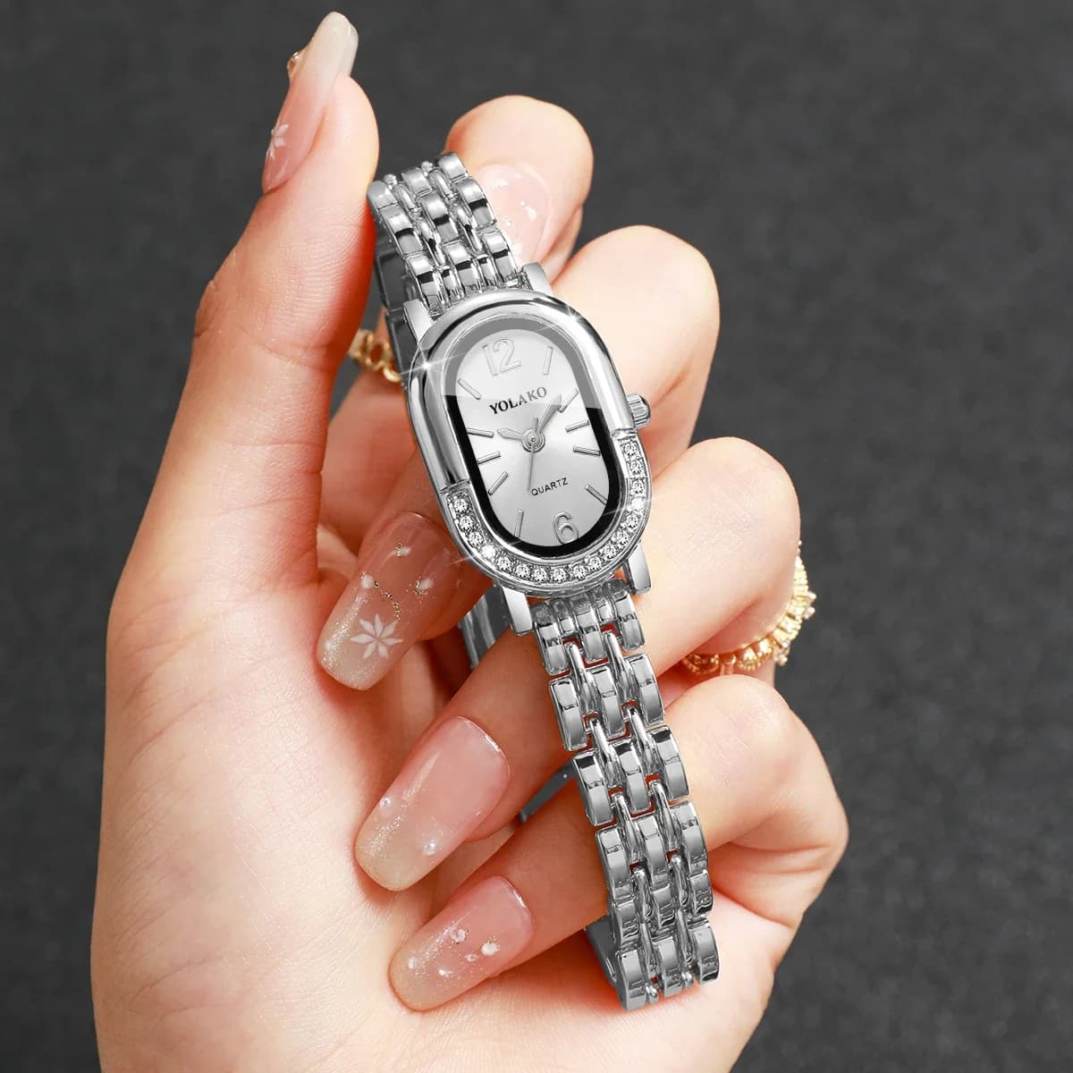 Elegant Silvery Bracelet Strap Women Watches Rhinestone Dial Quartz Wristwatch Ladies Clock Relogio Feminino Gift（Without Box）