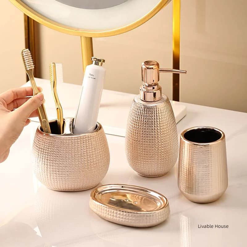 Set di accessori per il bagno in ceramica oro rosa per il lavaggio del bagno dell'hotel Set di sapone per piatti, bottiglia di lozione, tazza per il lavaggio della bocca, portaspazzolino