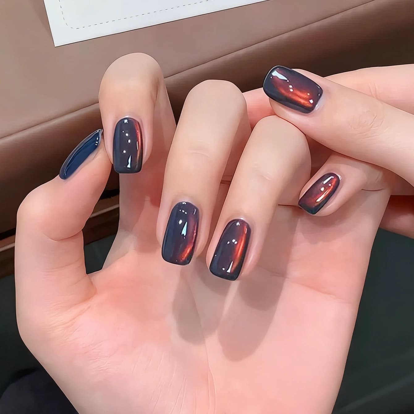 MIANEL 10ML Smalto Gel Effetto Occhio di Gatto Tramonto Dorato Estivo con Perline di Vetro, Gradiente Satinato, Rosso Delicato per Unghie, Uso Nail Art