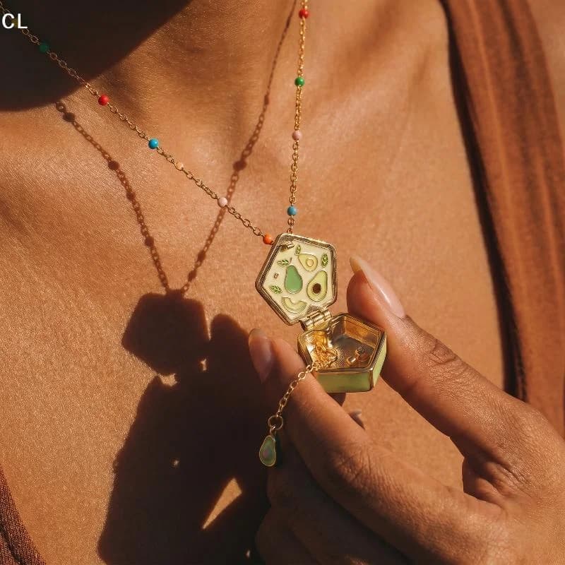 Ciondolo a forma di cornice geometrica irregolare con frutta, apribile, per donna, alla moda, dolce, collana con scatola apribile e richiudibile