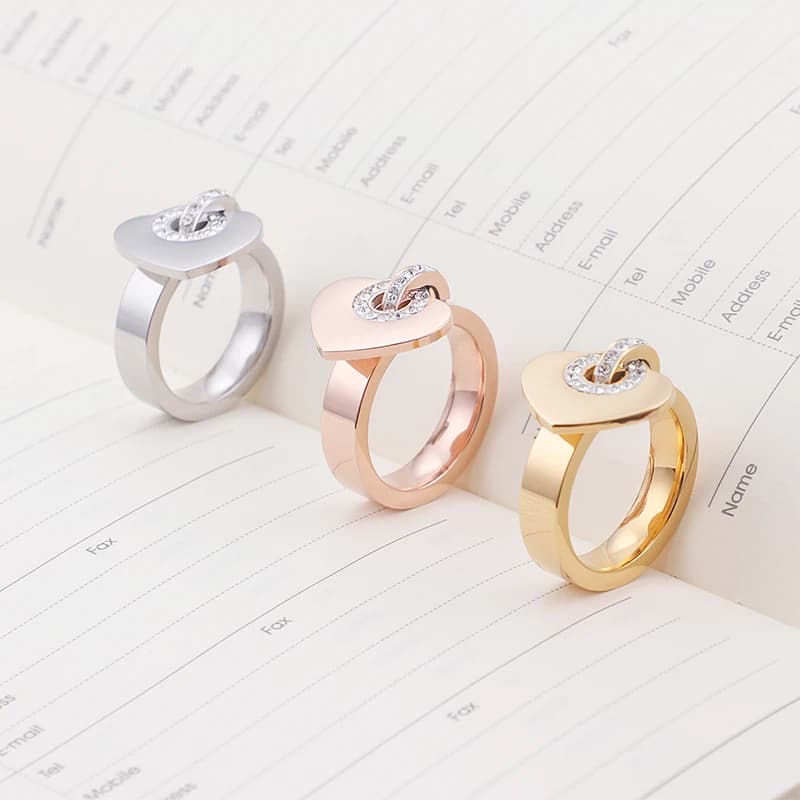 Stainless steel ring with fashionable zircone heart for women Jewelry gifts for simple and light luxury wedding rings