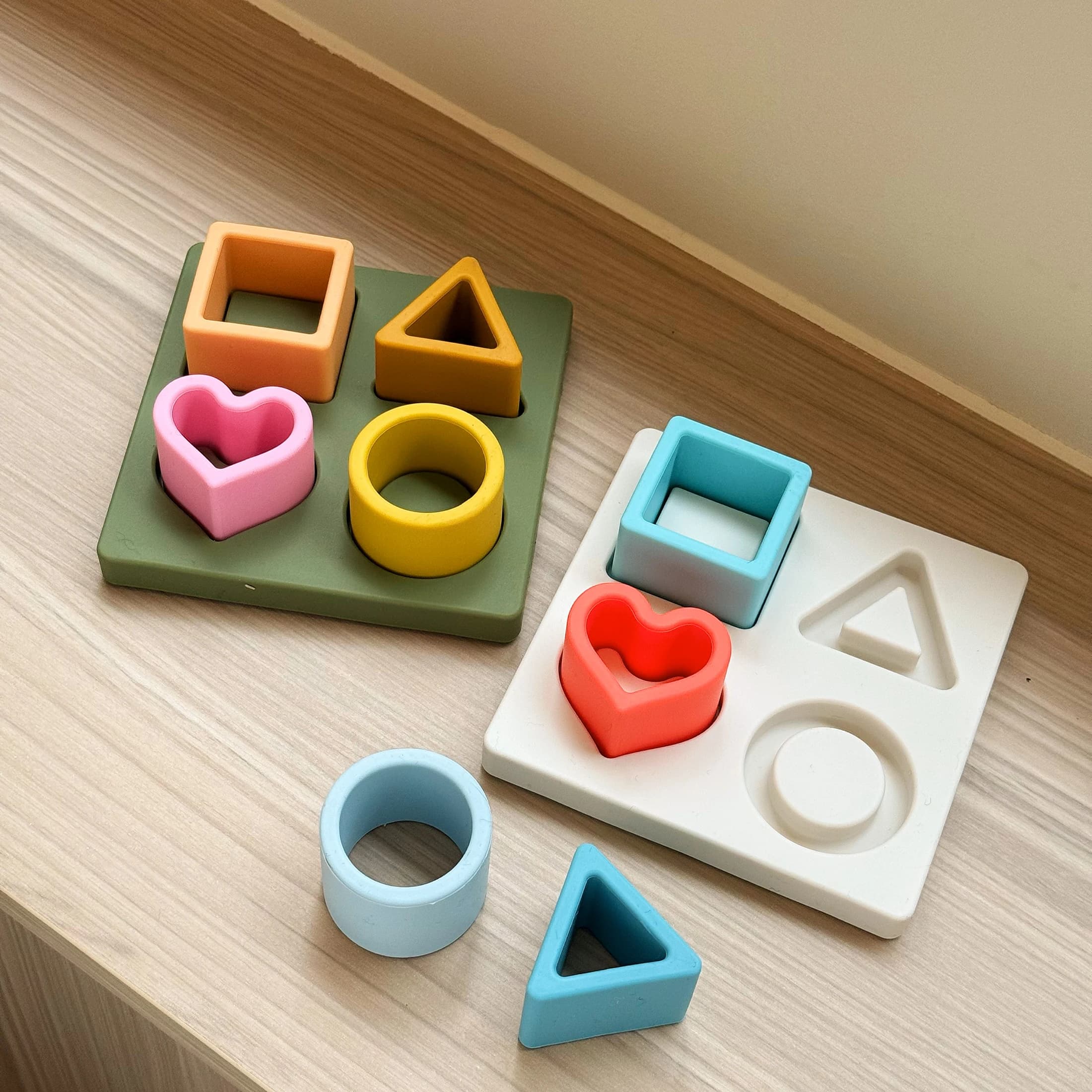 Colore Bambini 1 Set BPA Libero Del Bambino Massaggiagengive Giocattolo Montessori Sensoriale Puzzle Bordo di Silicone Geometrico Giocattolo Da Masticare 0-3 Anni Giocattolo di Apprendimento