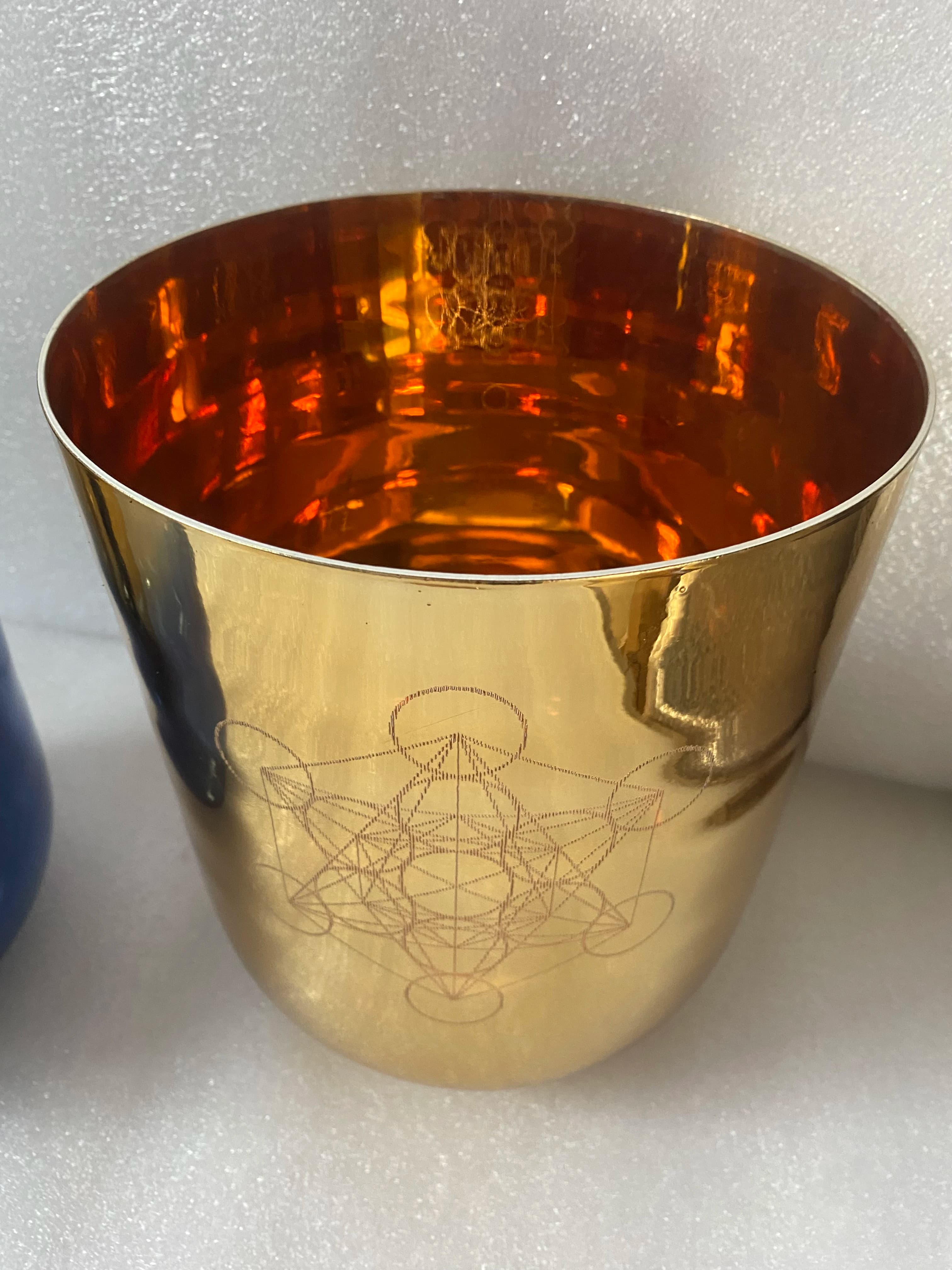 2nd octave 432hz A note third eye chakra or B note Crown chakra size about 8.75" golden crystal singing bowl +Metraton cube