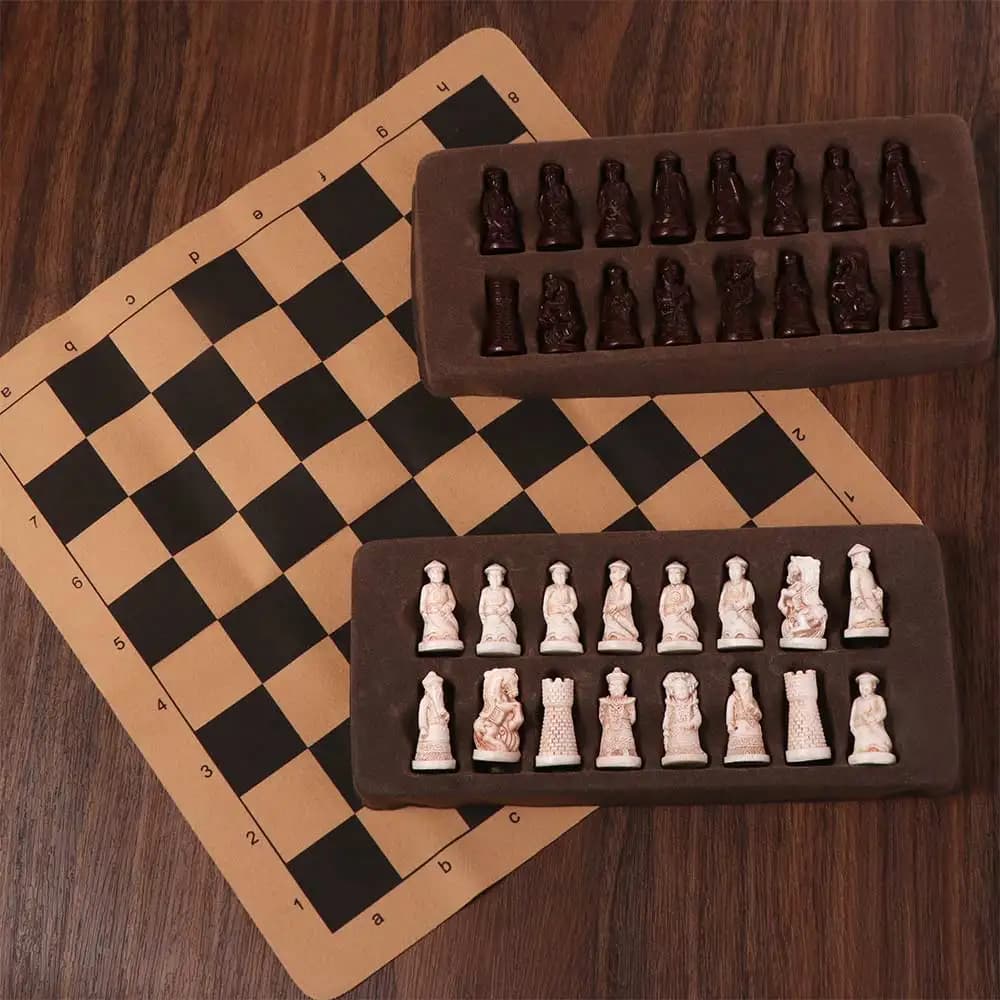 Set di Scacchi in Resina Stile Antico, Pezzi Realistici con Caratteri Cinesi Antichi, Scacchiera in Pelle, Intrattenimento