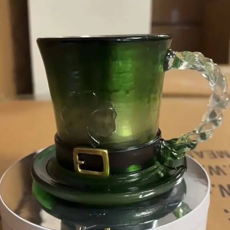 Boccale di Birra in Vetro per il Giorno di San Patrizio con Design di Trifoglio Portafortuna e Cappello da Leprechaun per Decorazioni Festive e Regali