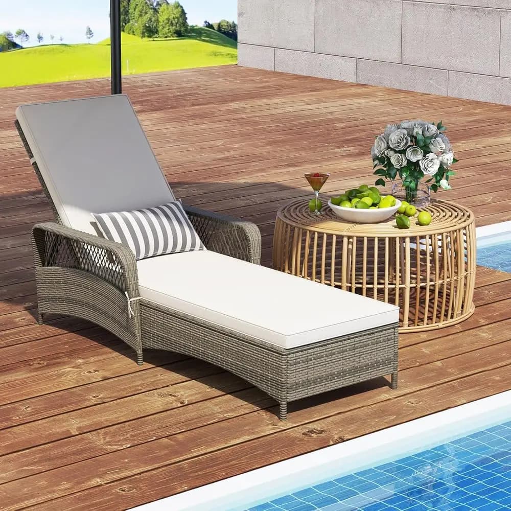 Sdraio da Patio Regolabile a 6 Posizioni con Cuscini, Reclinabile in Rattan per Relax all'Aperto (Bianco)