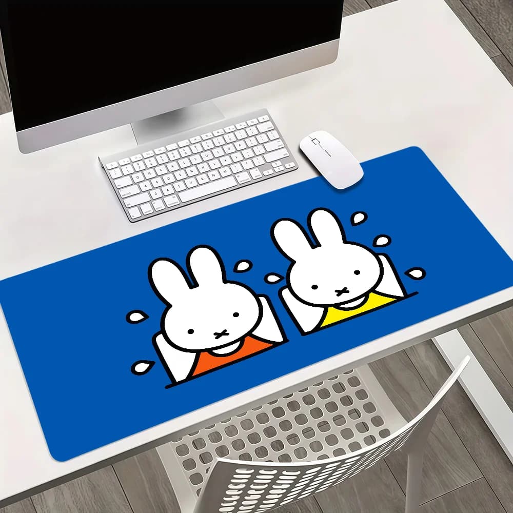 Tappetino per mouse da scrivania grande e confortevole, antiscivolo, con bordi rinforzati, con disegno di coniglietto kawaii divertente M-Miffy, ideale per gaming, ufficio e studenti.