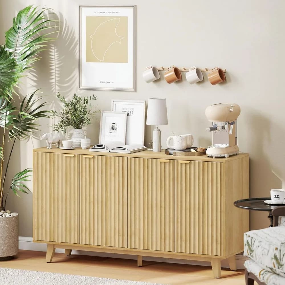 Credenza Scanalata, Mobile Buffet Moderno con 4 Ante, 2 Ripiani Regolabili e 5 Gambe in Legno, Personalizzabile