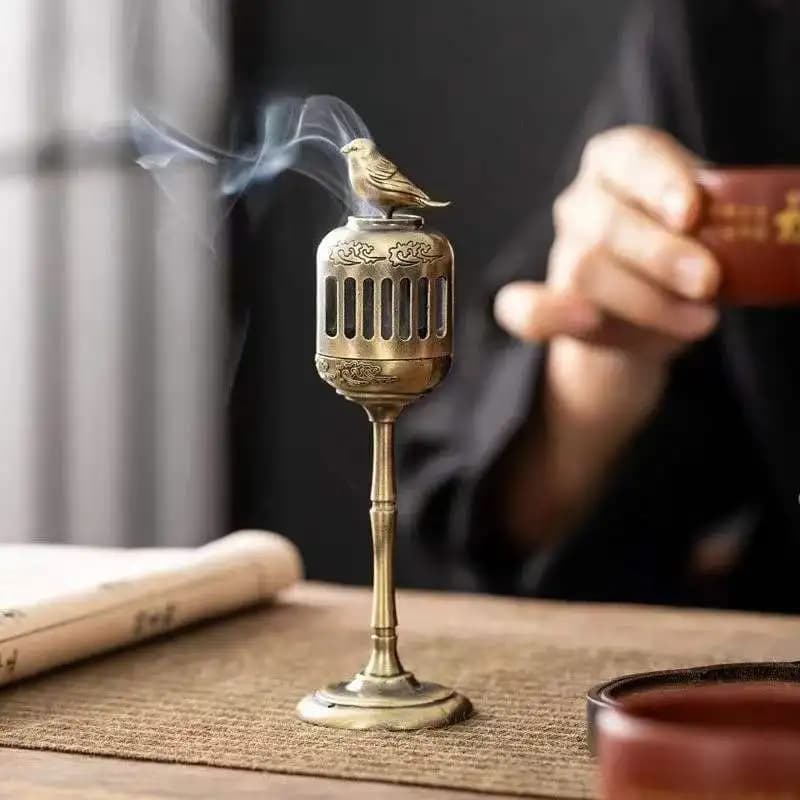 2-Piece Set of Golden Palace Lantern Incense Burners, Non-Stick Powder Cloud-Patterned Sandalwood Small Incense Burners for Home Indoor Aromatherapy, Office Decoration, Tweezers