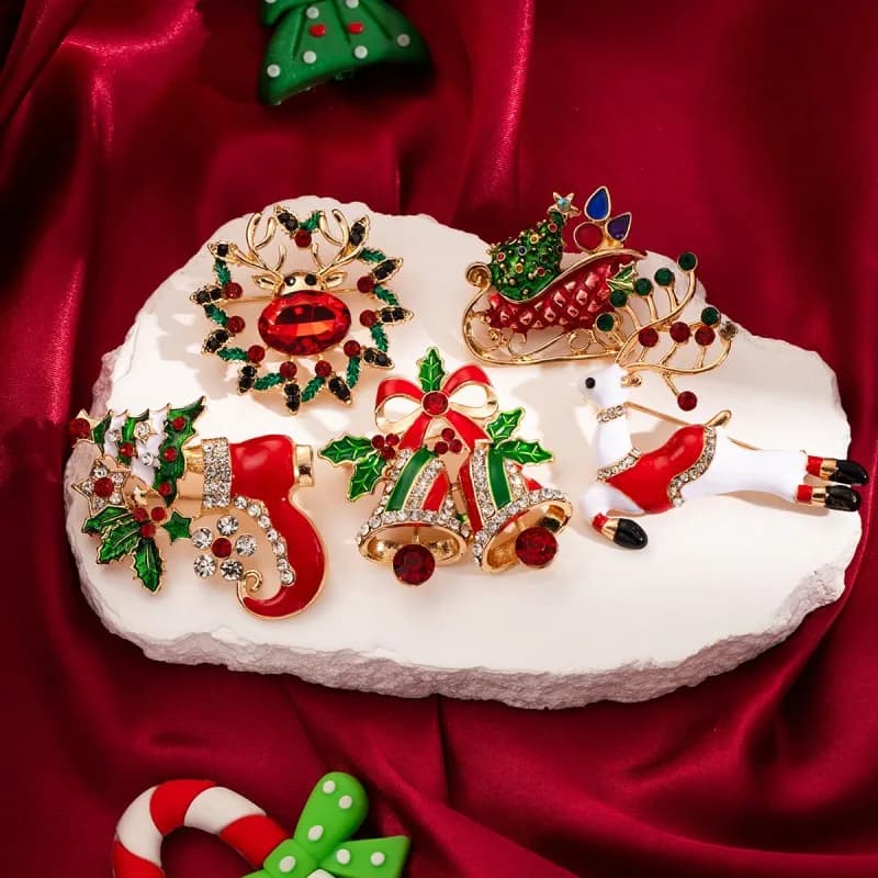 Spilla natalizia con diamanti, stivali da slitta, spilla squisita, camicie, accessori, distintivo in metallo, gioielli, regalo per gli amici, buon Natale