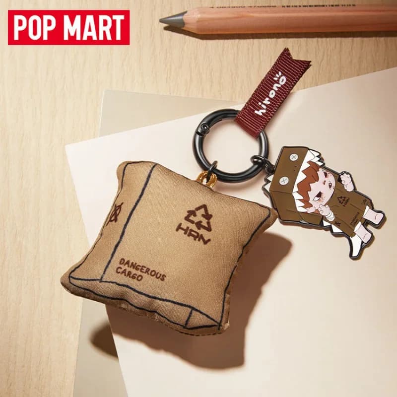 POP MART Hirono Mime Series Ciondolo Scatola misteriosa Anime PVC Collezione di action figure originali Modello Ornamenti per il desktop Giocattoli per bambole