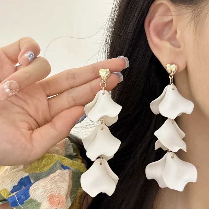 Orecchini a Clip Asimmetrici Lunghi con Conchiglia e Fiori, Stile Coreano, Semplici e Versatili, Senza Piercing, per Donna, Ideali per Matrimoni