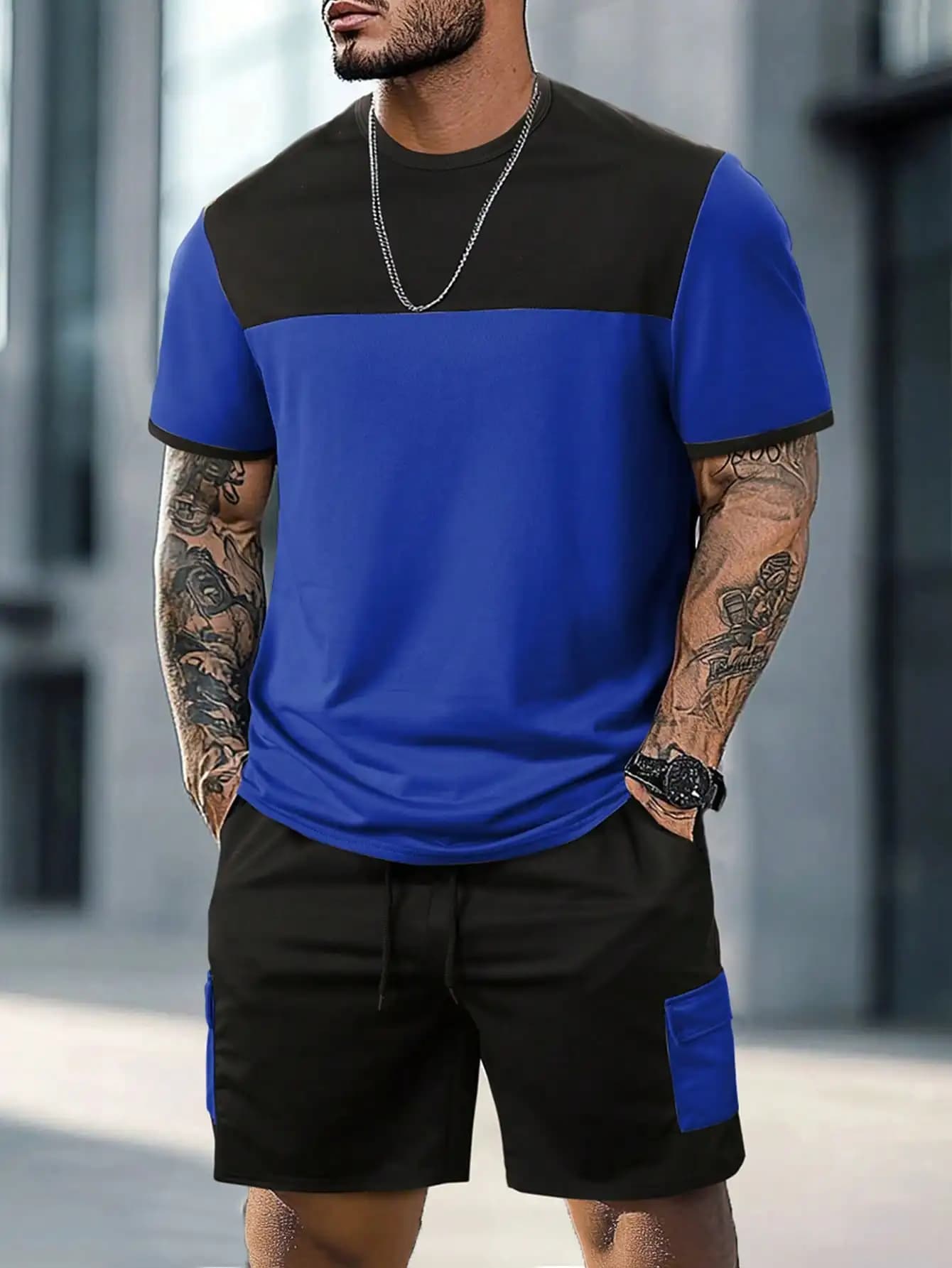 T-shirt da uomo a maniche corte con colori a contrasto e pantaloncini con coulisse in vita, set di abbigliamento casual