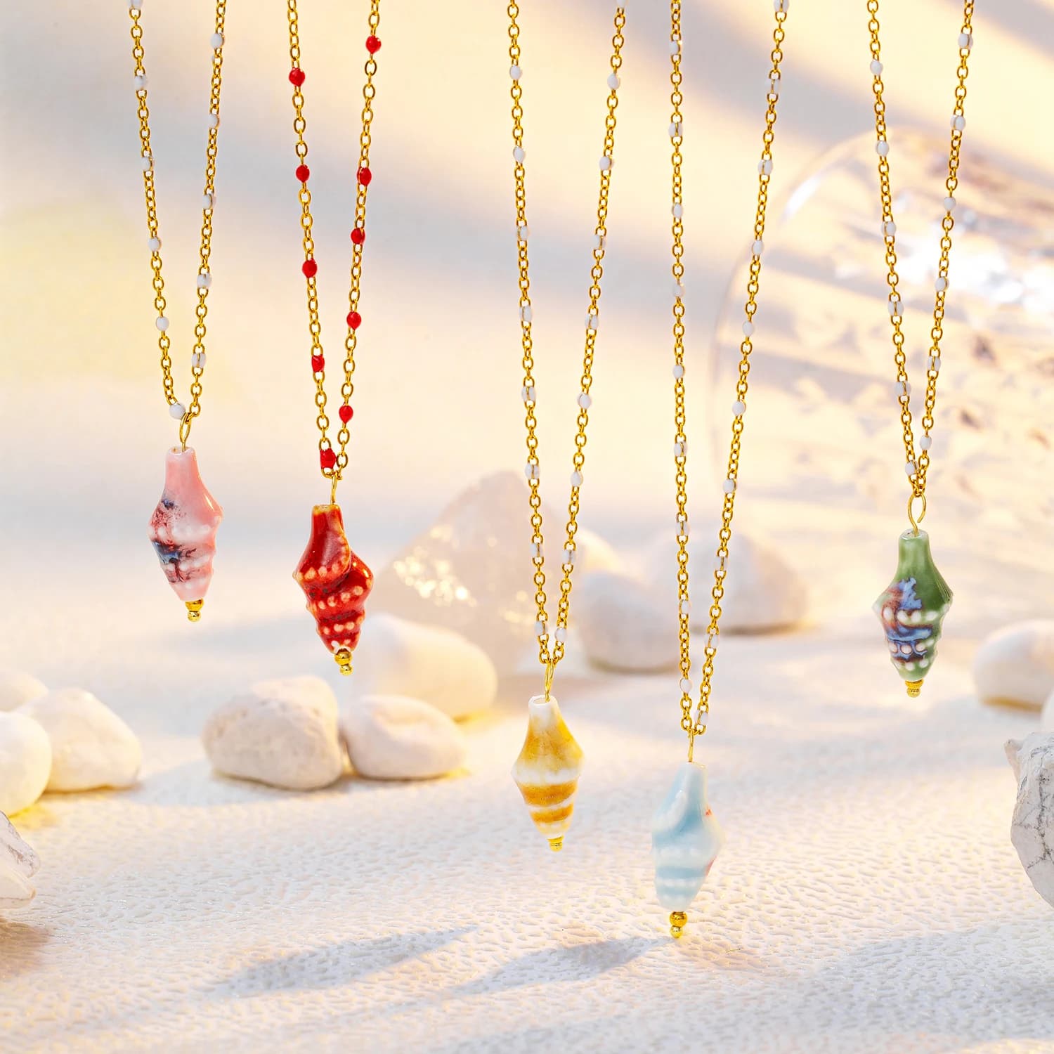 Collana con ciondolo a conchiglia in ceramica da donna - Catena in acciaio inossidabile ipoallergenico placcato oro 18 carati, per gioielli e regali estivi