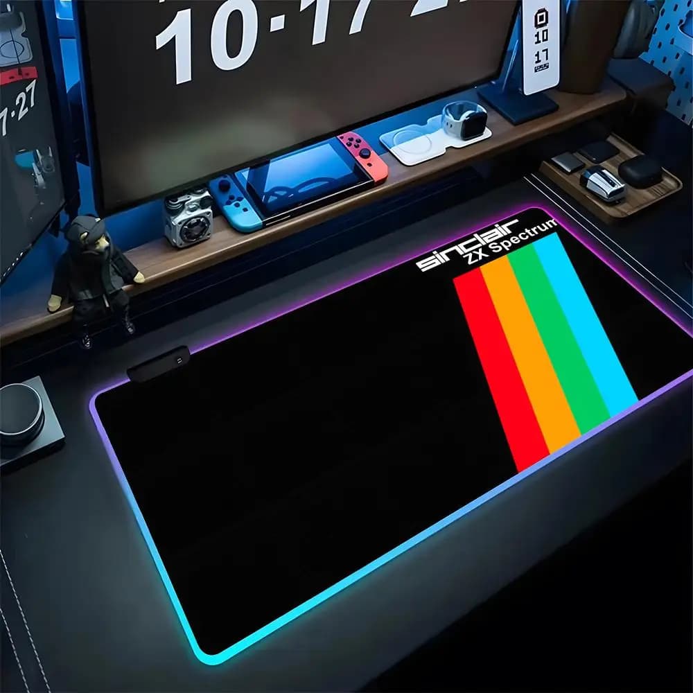 Tappetino per mouse classico Sinclair Zx Spectrum Gaming Rgb INS Tappetino per mouse retroilluminato Tastiera Gamer Girl Xxl Tappetino per laptop Tappetini da tavolo Deskpad
