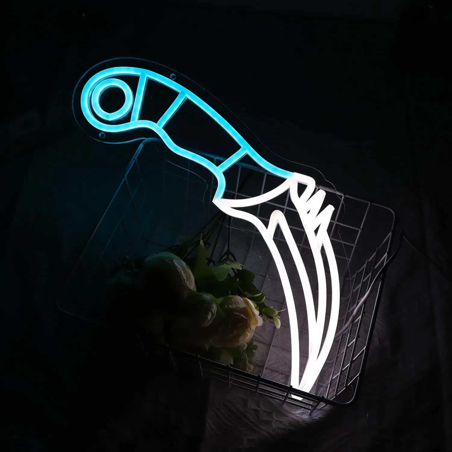Insegna al Neon Blu e Bianca a Forma di Coltello con Fiori, Arte Murale LED per Bar e Arredamento Casa, Atmosfera Romantica e Audace, Regalo Unico, Illuminazione Moderna