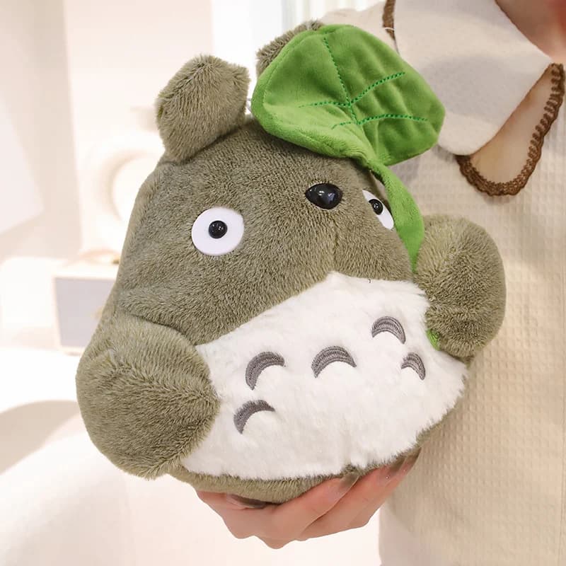 Peluche Totoro con Foglia di Loto, Morbido Pupazzo Totoro, Giocattolo Anime Ispirato al Film