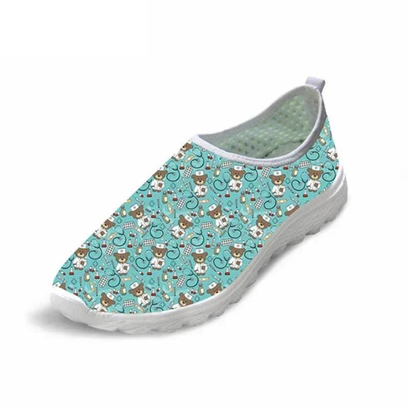 Scarpe estive da donna slip-on piatte, traspiranti, con motivo infermieristico, sneakers alla moda in mesh AF da donna