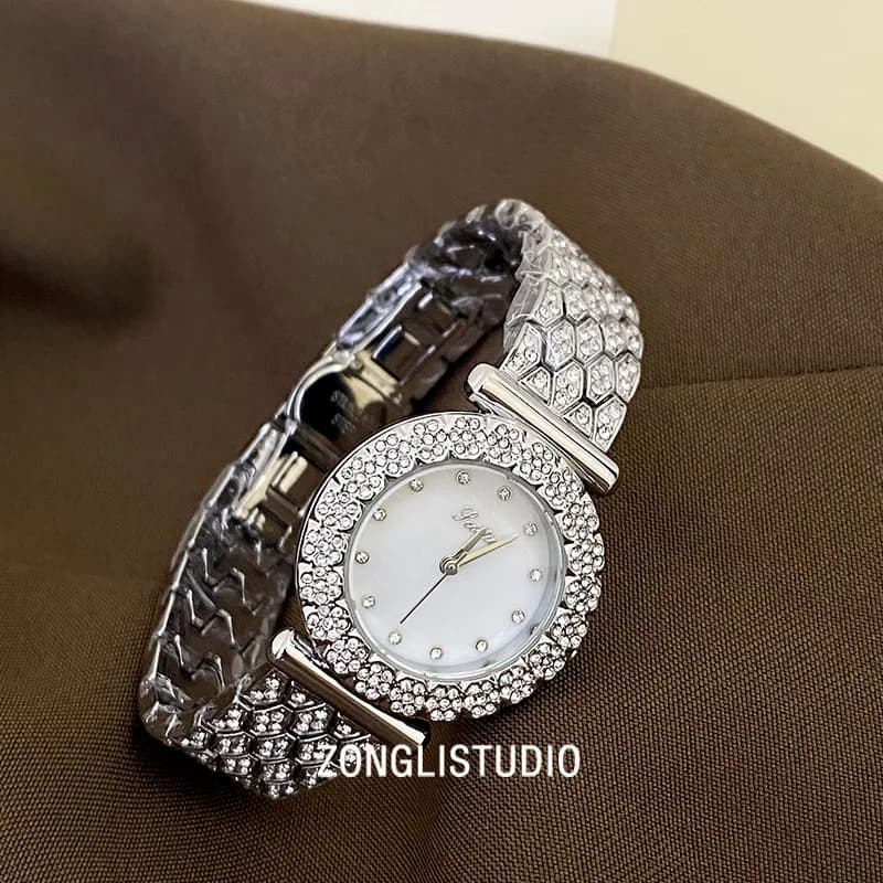 New and exquisite women's watch with a sophisticated design and high quality quartz movement. A perfect gift for women.