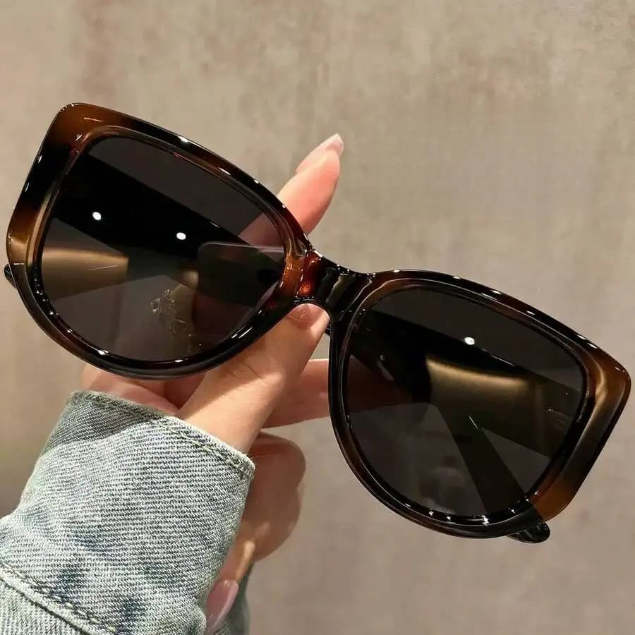 Butterfly Shape Thick Frame Fashion Sunglasses With Black Lenses
