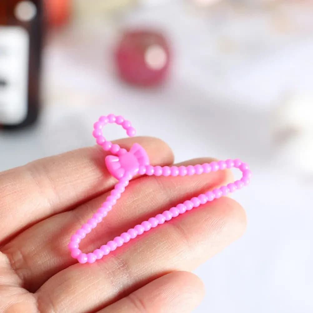 60 Pezzi Mini Appendiabiti Robusti con Angoli Arrotondati, Organizzatore per Armadio, per Esposizione di Vestiti in Miniatura, Appendiabiti per Bambole