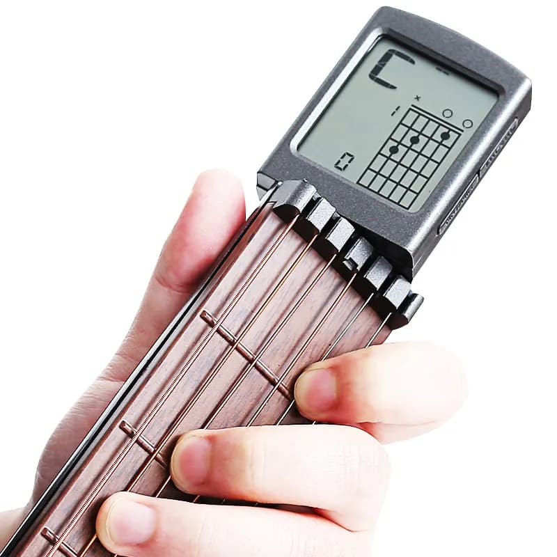 Strumento di pratica per allenatore di accordi a 6 toni per chitarra tascabile portatile, diagramma ruotabile, schermo per accordi, allenatore per dita per chitarra per principianti