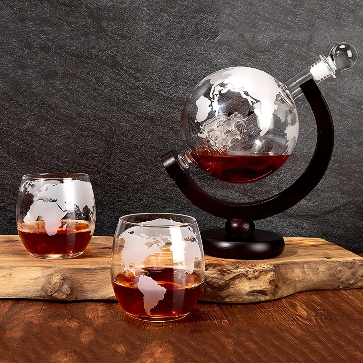 Whiskey Shaker Set, Globe Shaker Set with 2 Etched Whiskey Glasses, for Spirits, Bourbon, Cocktails, Vodka, Scotch Whiskey, Shaker Sets, Home Decor, Father'S Day Gifts
