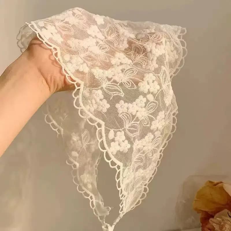 Fiore di pizzo temperamento elegante pizzo fiore femminile bianco dolce triangolo sciarpa sottile nastro traspirante foto di viaggio in stile artistico