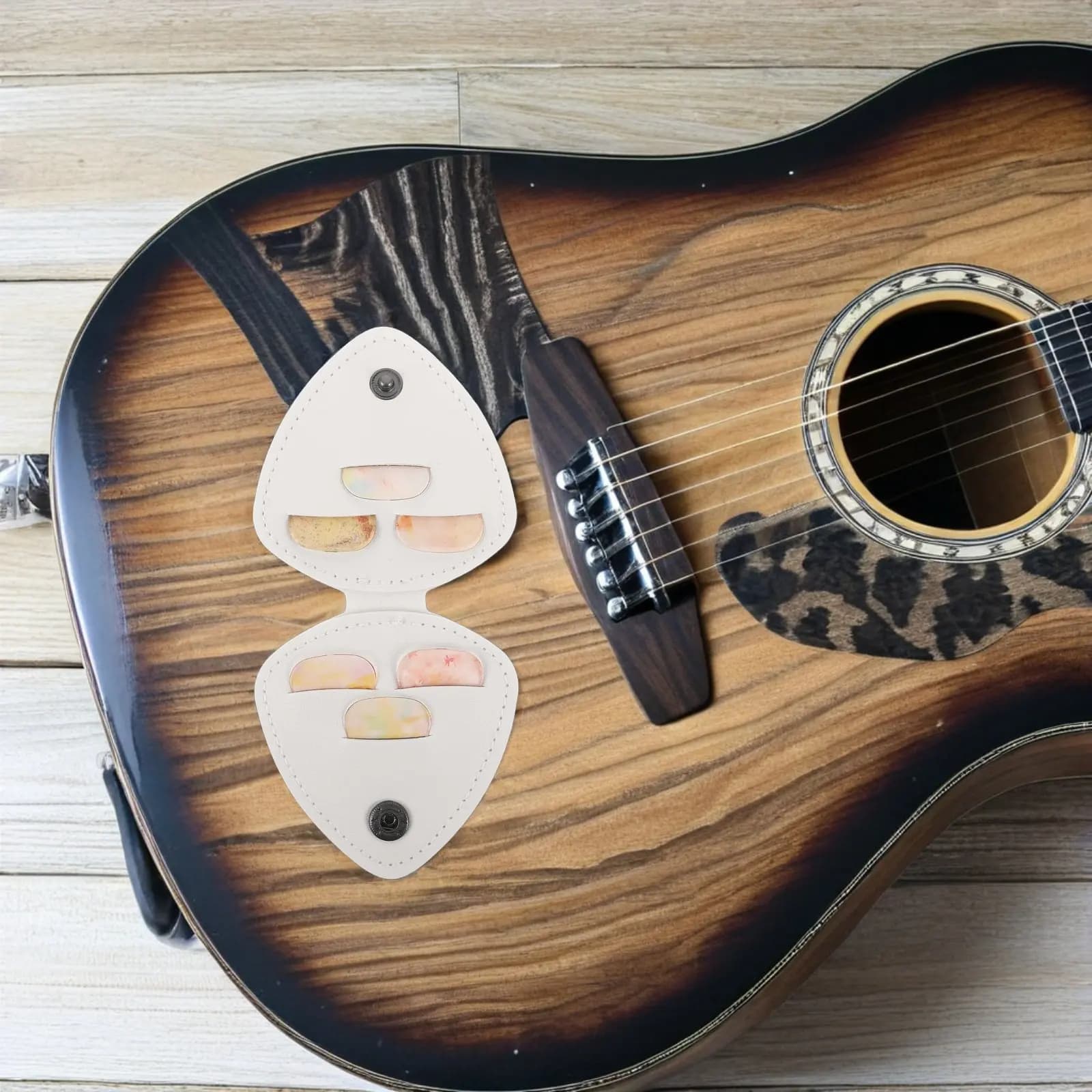 Set di 1 plettro per chitarra e custodia trasparente con 3 opzioni di spessore per protezione portatile di chitarre acustiche ed elettriche