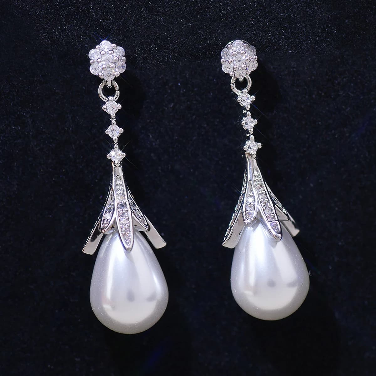 Orecchini con zirconi di perle alla moda Orecchini con goccia d'acqua CZ Orecchini di fascia alta Orecchini di lusso leggeri per le donne
